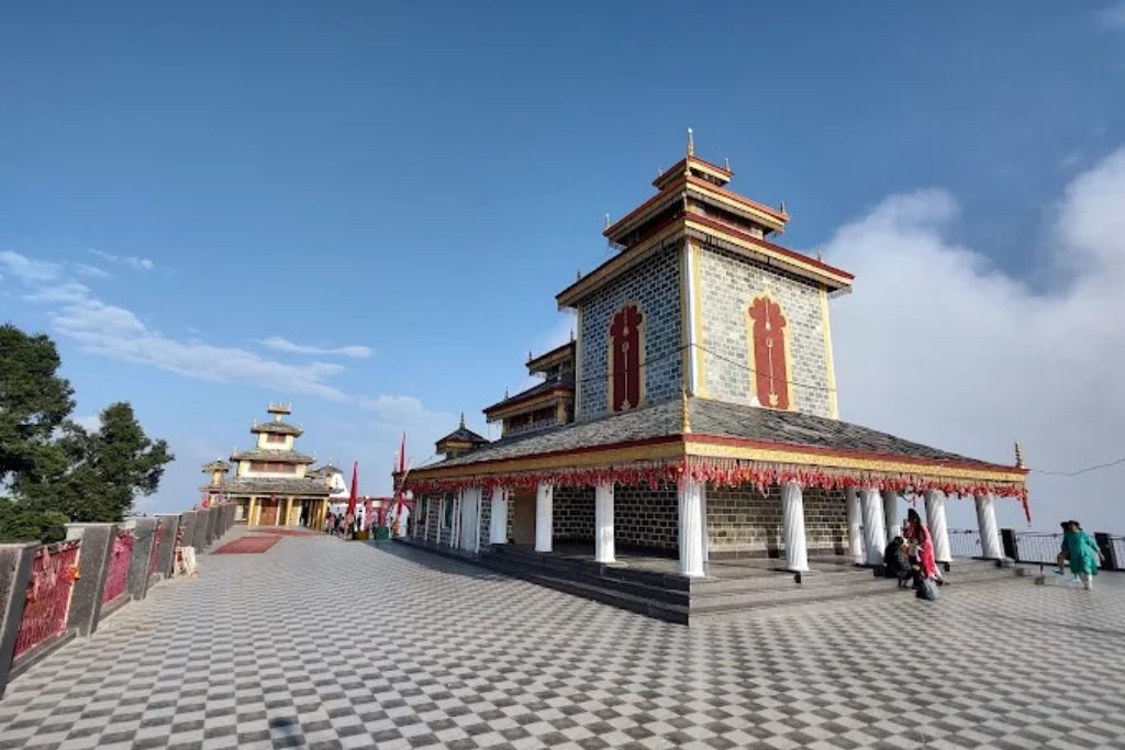 Accommodation Options Near Surkanda Devi Temple