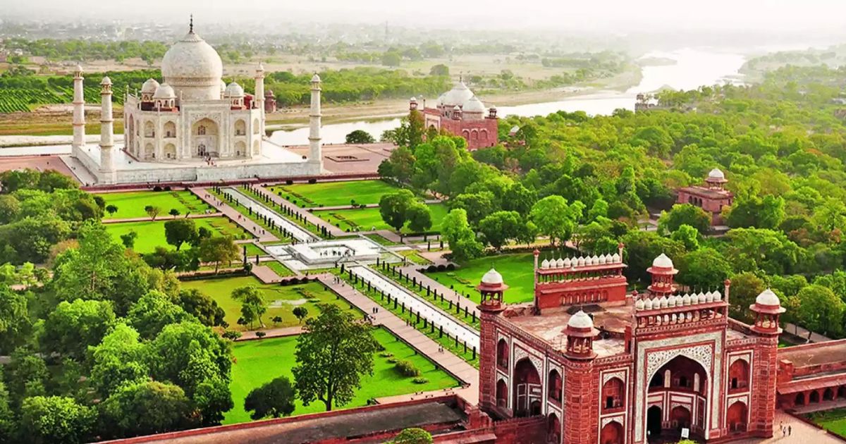 Best Time to Visit Taj Mahal to Avoid Crowd