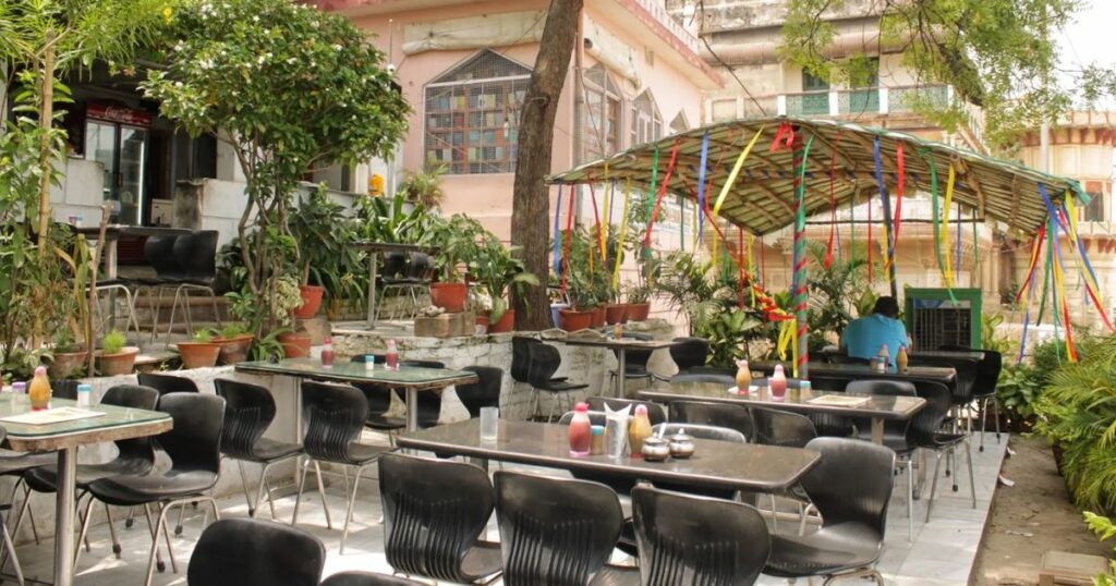 Pizzeria Vaatika Café -Ganges Views & Italian Feasts