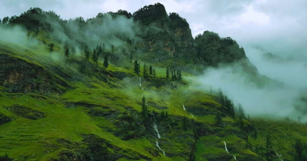 Hallan Valley - Village in the Mist