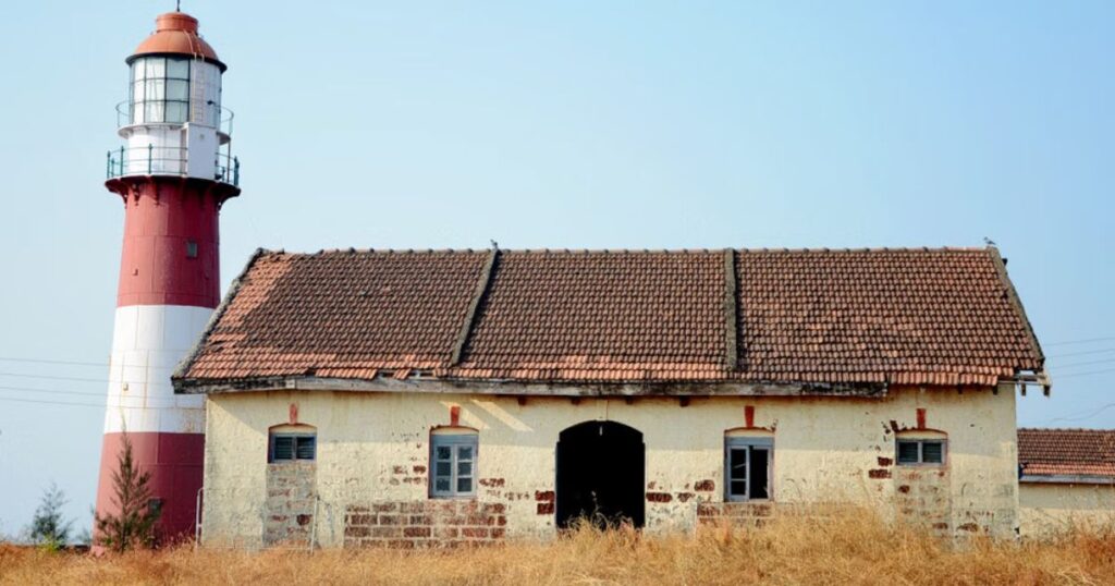 Jaigad Lighthouse - Coastal Views & History