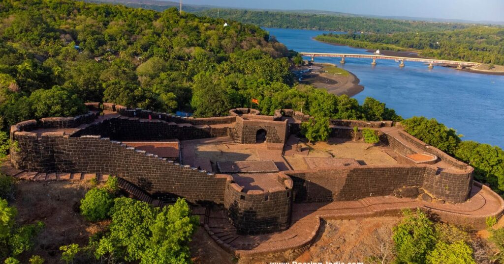 Purnagad Fort - Ruins on the Edge