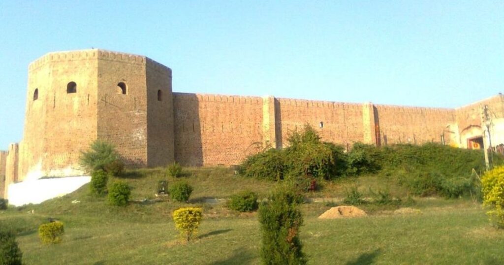 Jajmau - The Ancient Fort and Shiva Temples