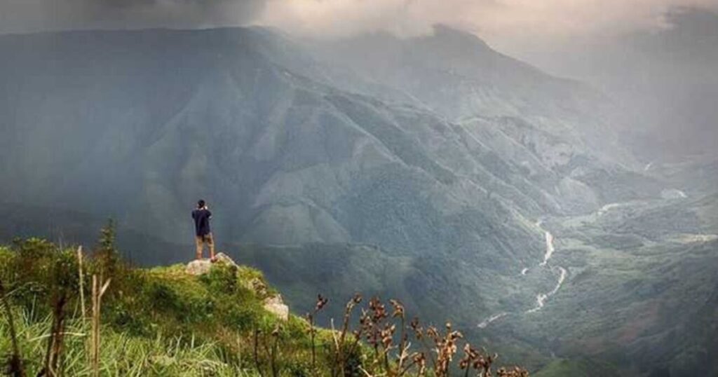 Laitlum Canyons Trek - Exquisite Scenery and Cliff Views