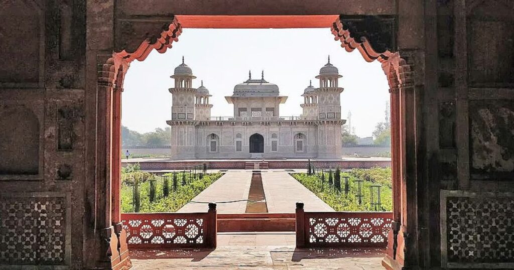 Tomb of Itimad-ud-Daulah - Tomb of Jewels