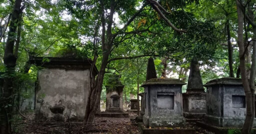 The Haunted Cemetery of Sadar Bazar