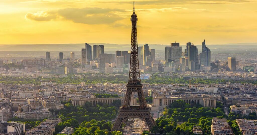  Paris, France 