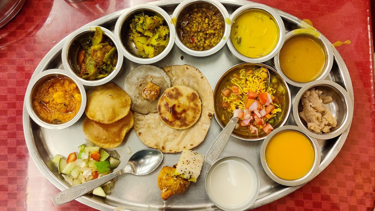 Famous Places to Eat in Dwarka Gujarat